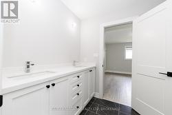 4pc Semi Ensuite Bathroom - 