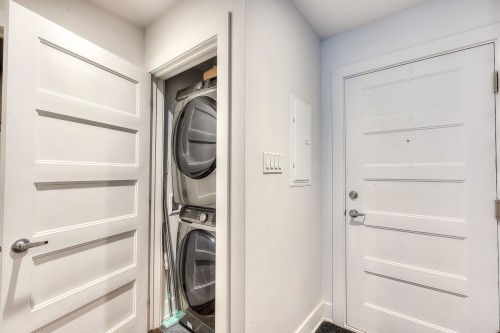 Laundry - 304-3950 Rue Sherbrooke E., Montréal (Mercier/Hochelaga-Maisonneuve), QC 