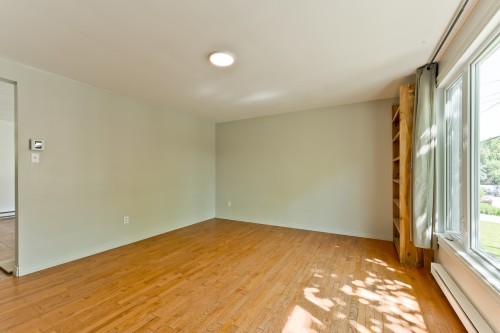 Salon - 1-645 Rue Malouin, Sherbrooke (Les Nations), QC 