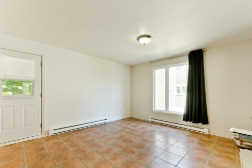 Salon - 1-645 Rue Malouin, Sherbrooke (Les Nations), QC 