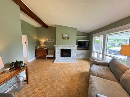 Living Room - 4 Rue Gaston-Lallement, Gatineau (Aylmer), QC - Indoor Photo Showing Living Room With Fireplace