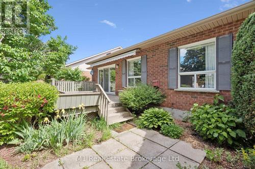 55 Honeysuckle Drive, Guelph (Village By The Arboretum), ON - Outdoor
