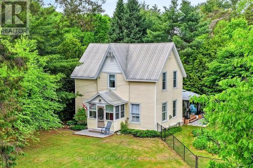 4 SPRUCE STREET E  Lake Of Bays (Mclean), ON P0B 1A0