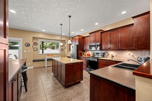641 Colby Rd, Comox, BC 