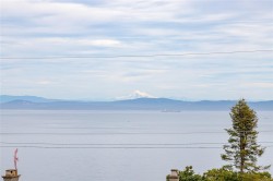 922 Claremont Ave Saanich, BC V8Z 2G4