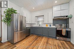 Functional 3 point kitchen layout - 