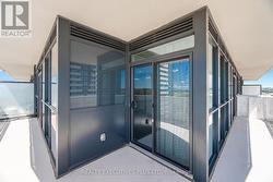 Wrap Around Balcony - 