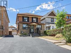 80 GRAY AVENUE Toronto, ON M6N 4S8
