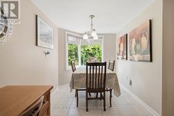 Bright eat-in kitchen - 