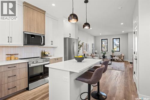 1752 West Market Street, Regina, SK - Indoor Photo Showing Kitchen With Upgraded Kitchen