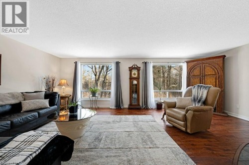220 Salisbury Avenue Unit# 23, Cambridge, ON - Indoor Photo Showing Living Room