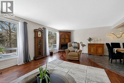 220 Salisbury Avenue Unit# 23, Cambridge, ON - Indoor Photo Showing Living Room