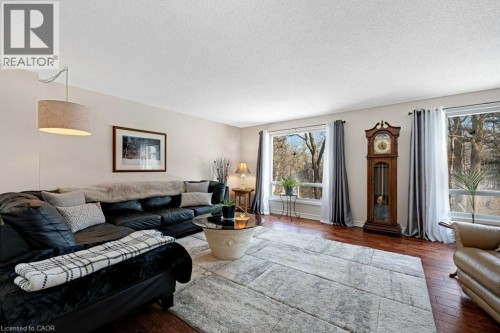 220 Salisbury Avenue Unit# 23, Cambridge, ON - Indoor Photo Showing Living Room