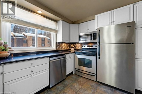 220 Salisbury Avenue Unit# 23, Cambridge, ON - Indoor Photo Showing Kitchen With Stainless Steel Kitchen