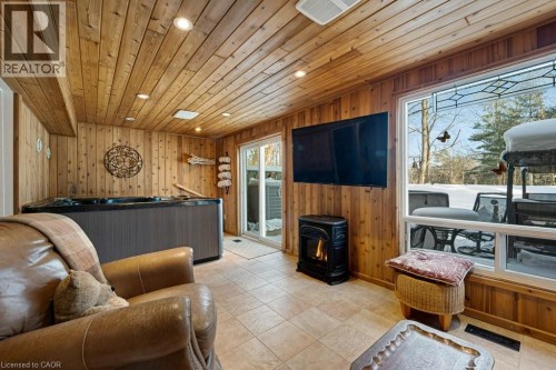 Rec Room with Hot Tub - 220 Salisbury Avenue Unit# 23, Cambridge, ON - Indoor Photo Showing Other Room
