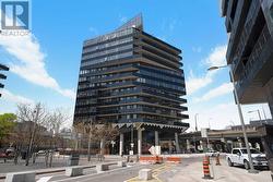 910 - 21 LAWREN HARRIS SQUARE  Toronto, ON M5A 0T4