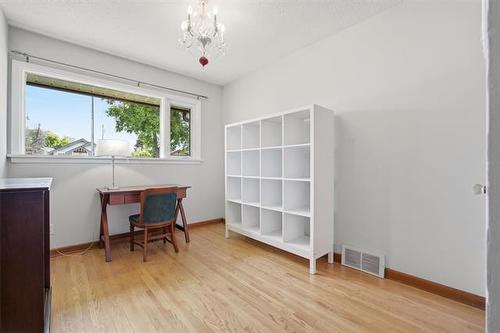 174 Seven Oaks Ave, Winnipeg, MB 