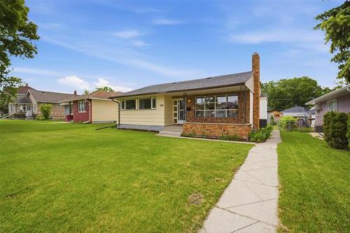174 Seven Oaks Ave, Winnipeg, MB 