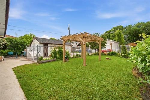 174 Seven Oaks Ave, Winnipeg, MB 