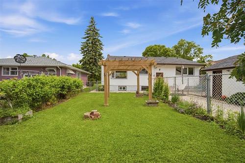 174 Seven Oaks Ave, Winnipeg, MB 