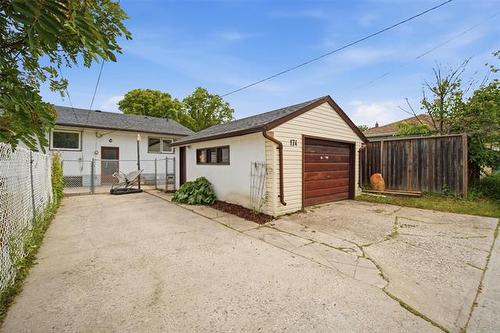 174 Seven Oaks Ave, Winnipeg, MB 