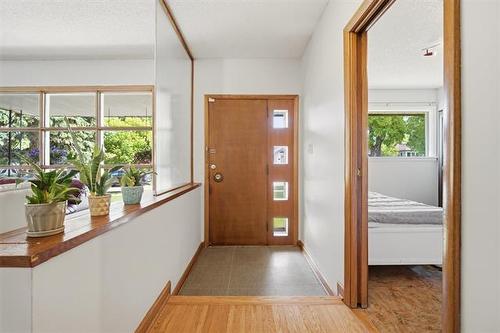 174 Seven Oaks Ave, Winnipeg, MB 
