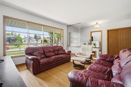 174 Seven Oaks Ave, Winnipeg, MB 