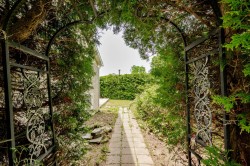 Cour - 