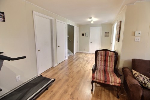 Salle familiale - 42 Rue Massicotte, Amos, QC 
