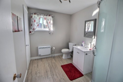 Salle de bains - 42 Rue Massicotte, Amos, QC 