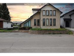 88 Carl Avenue Thunder Bay, ON P7B 4Z5