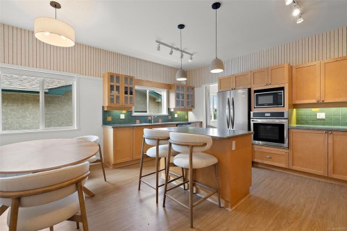 #13-2235 Harbour Rd, Sidney, BC 