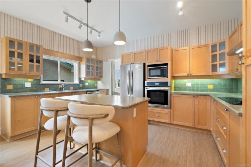 #13-2235 Harbour Rd, Sidney, BC 