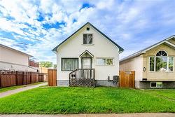 117 Melrose AVE  Winnipeg, MB R2C 0A8