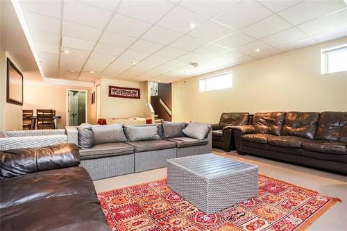 14 Charlottetown Rd, Winnipeg, MB 