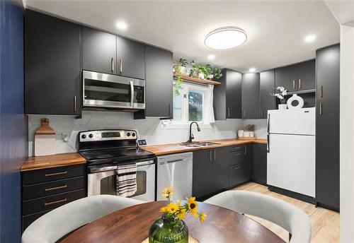 987 Carter Ave, Winnipeg, MB 