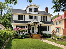 6196 Oakland Road  Halifax, NS B3H 1P2