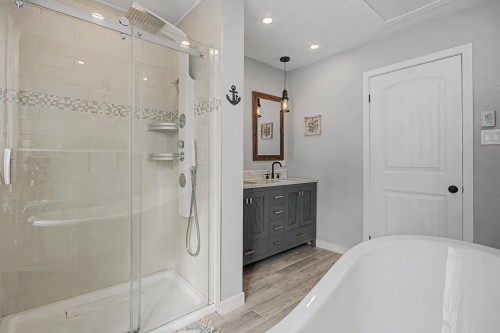 Bathroom - 449 15E Avenue, Saint-Jean-Sur-Richelieu, QC - Indoor Photo Showing Bathroom