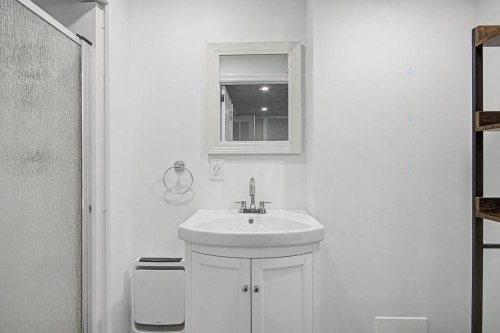 Bathroom - 449 15E Avenue, Saint-Jean-Sur-Richelieu, QC - Indoor Photo Showing Bathroom
