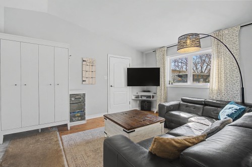 Living Room - 449 15E Avenue, Saint-Jean-Sur-Richelieu, QC - Indoor Photo Showing Living Room