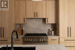 21 GALLEY AVENUE Toronto, ON M6R 1G9