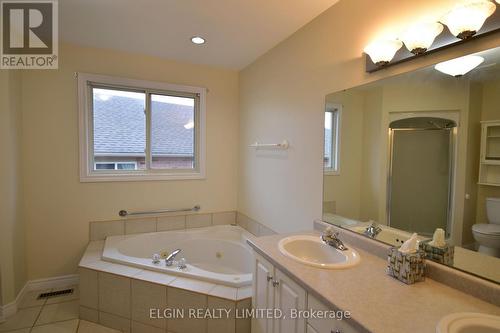 578 Wellington Street, St. Thomas, ON - Indoor Photo Showing Bathroom