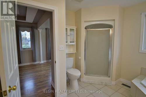 578 Wellington Street, St. Thomas, ON - Indoor Photo Showing Bathroom