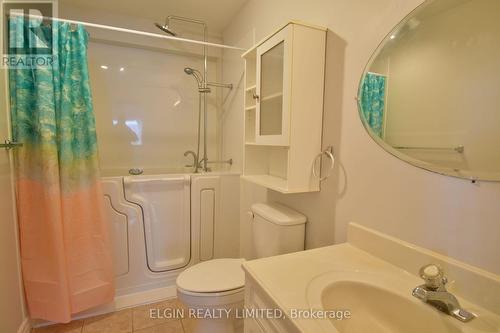 578 Wellington Street, St. Thomas, ON - Indoor Photo Showing Bathroom