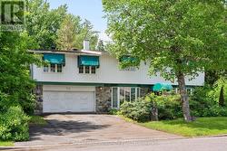 39 MOHAWK CRESCENT  Ottawa, ON K2H 7G7