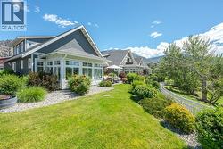 Back yard backing onto green space - 