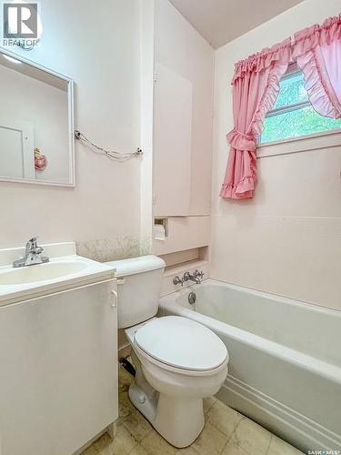 221 4Th Avenue Ne, Swift Current, SK 