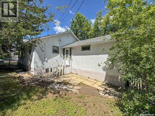 221 4Th Avenue Ne, Swift Current, SK 