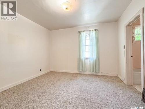 221 4Th Avenue Ne, Swift Current, SK 