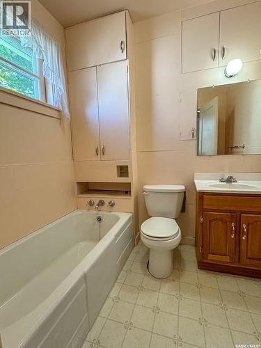 221 4Th Avenue Ne, Swift Current, SK 